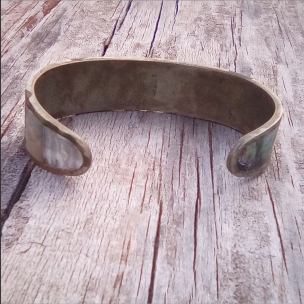 Vintage Abalone Shell Inlay Cuff Bracelet Wide Brass Tone Band - Picture 3 of 6